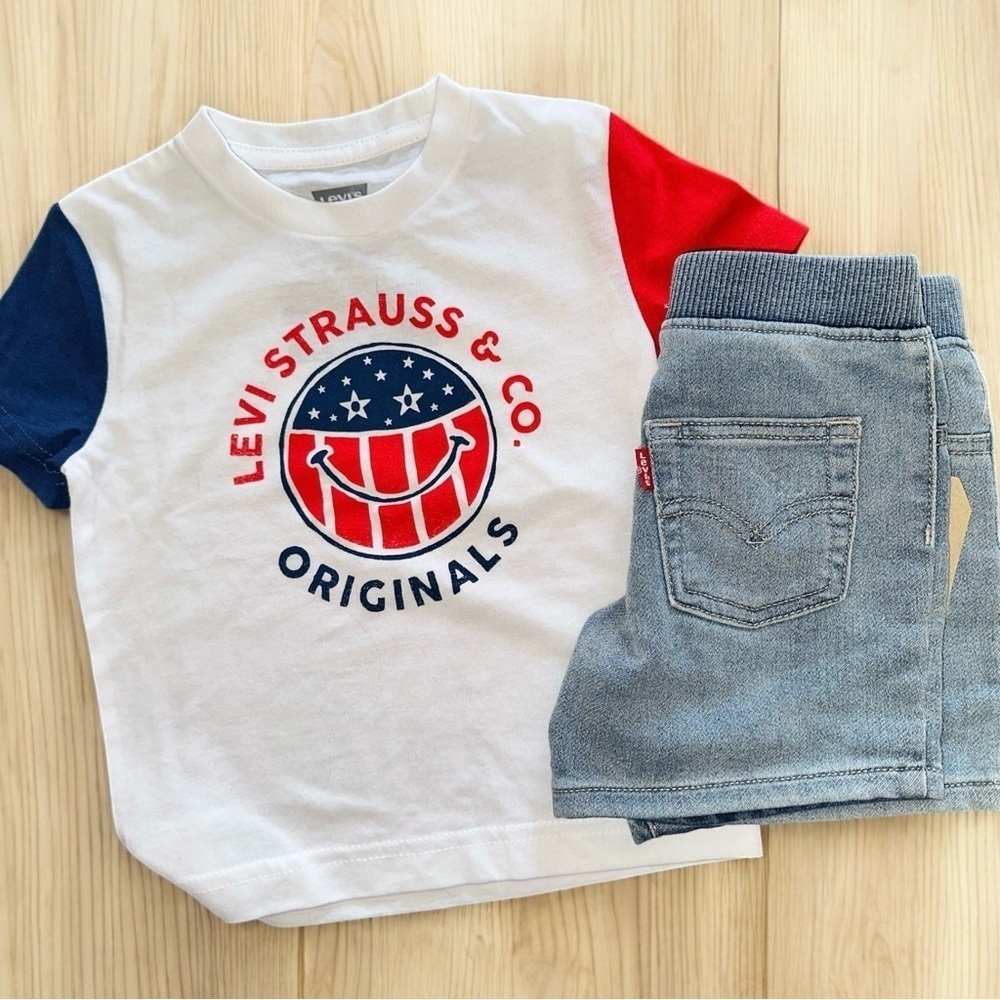 NWT Levi's Boys American Smiley Denim Short Set. Size 2t